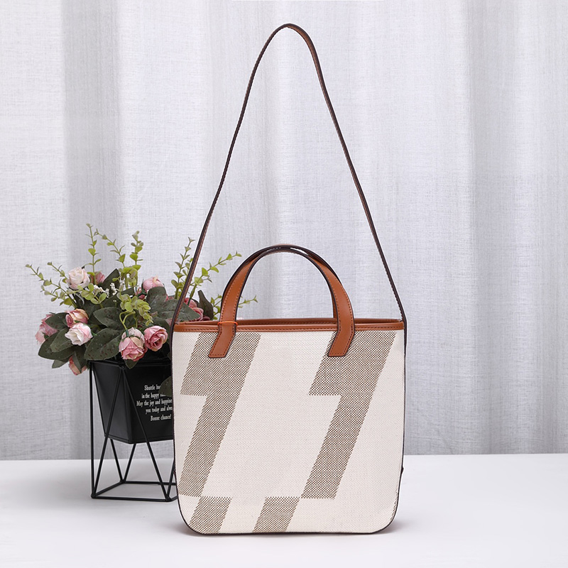CABAS Totes Designer Handbag Women Top Leather Hen biais Large Shopping Bag Fashion Two Versatile Banquet beach Bags size 27cm 8011, Color 3
CABAS Totes Designer Handbag Women Top Leather Hen biais Large Shopping Bag Fashion Two Versatile Banquet beach Bags size 27cm 8011, Color 3