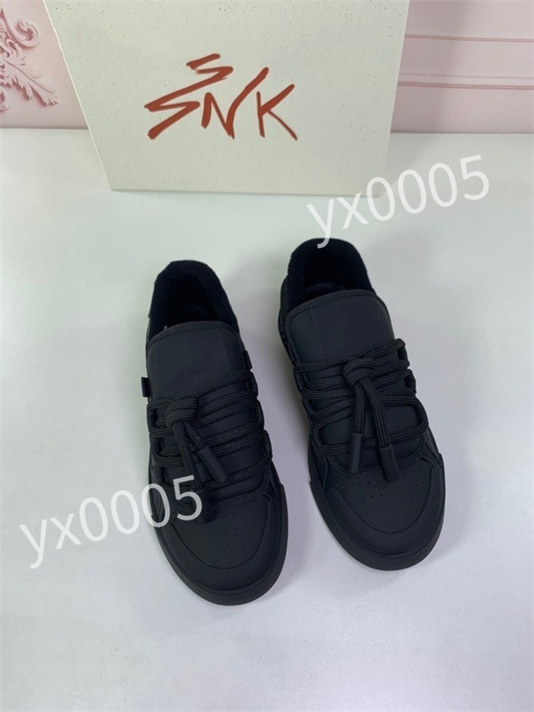 2023 Luxurys Designer flat sneaker trainer casual shoes leather white letter overlays fashion platform men womens low sneakers, 01
2023 Luxurys Designer flat sneaker trainer casual shoes leather white letter overlays fashion platform men womens low sneakers, 01