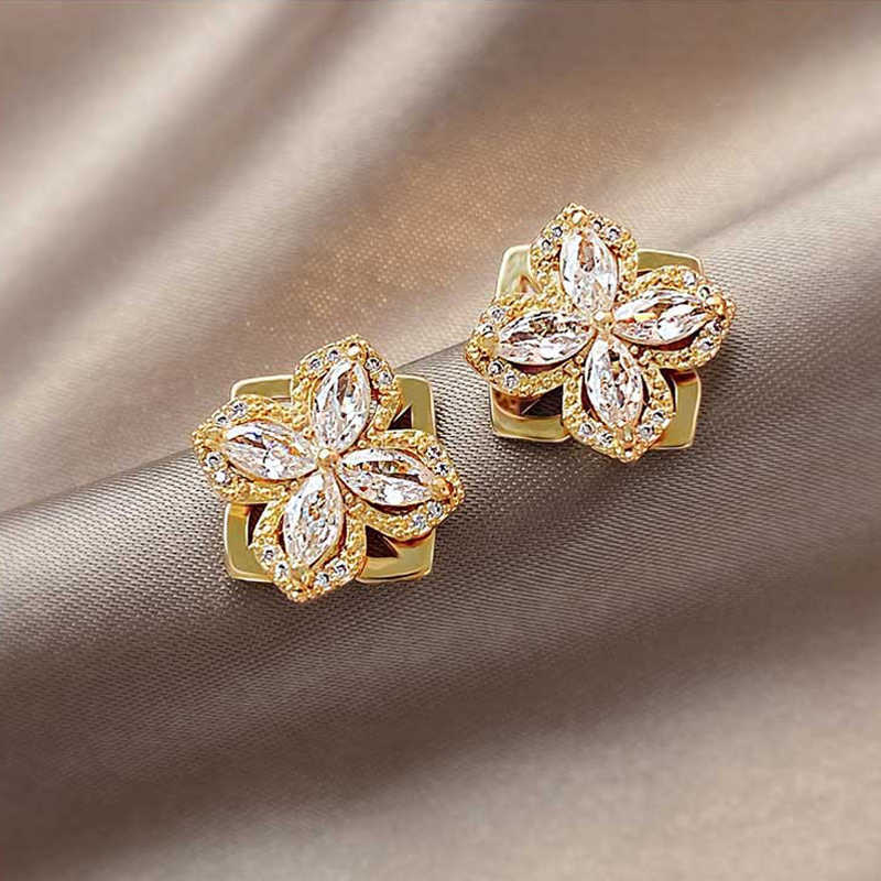 Pendant Necklaces Charm LATS Luxury Rotatable Windmill Zircon Flower Earrings for Women Fourleaf Clover Stud Earring Female Fashion Elegant Jewelry AA230526
Pendant Necklaces Charm LATS Luxury Rotatable Windmill Zircon Flower Earrings for Women Fourleaf Clover Stud Earring Female Fashion Elegant Jewelry AA230526