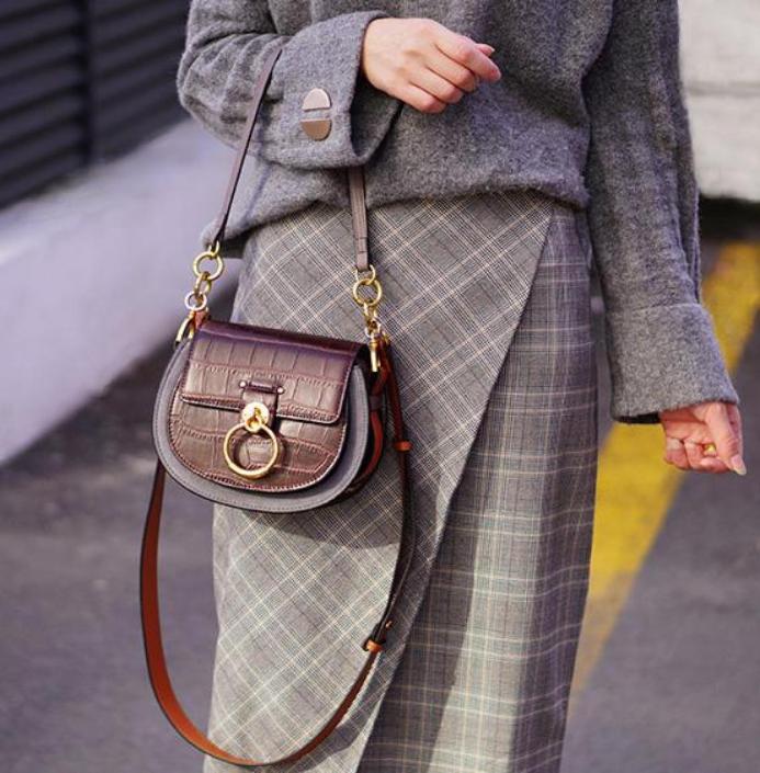 Designer Tess Saddle Handbag New Women For Croco Leather Shoulder Embossed Purse Bracelet Bag Genuine Crossbody 2021 Jfthu5059198, Red
Designer Tess Saddle Handbag New Women For Croco Leather Shoulder Embossed Purse Bracelet Bag Genuine Crossbody 2021 Jfthu5059198, Red