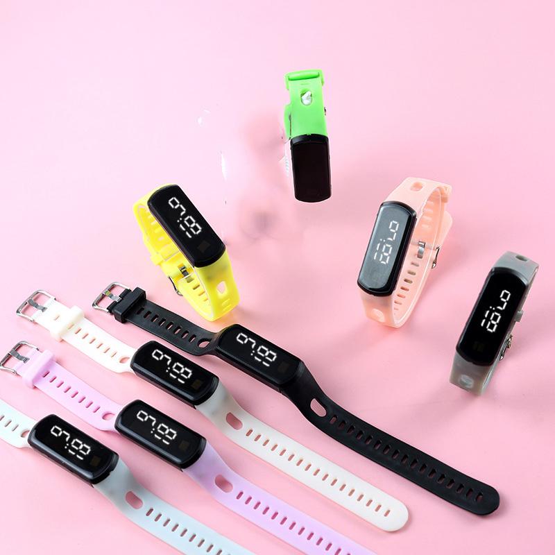 Wristwatches Children's Watch LED Electronic Silicone Fashion Student Outdoor Sports Digital Bracelet Men Women For GiftWristwatches, Blue
Wristwatches Children's Watch LED Electronic Silicone Fashion Student Outdoor Sports Digital Bracelet Men Women For GiftWristwatches, Blue