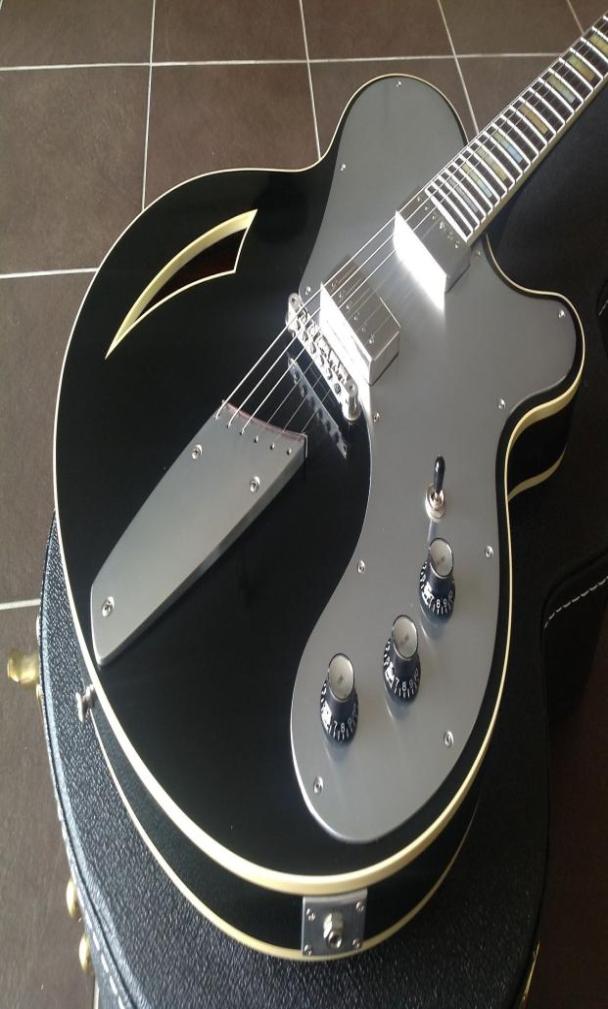 BELAIRE Josh Homme Queens of the Stone Black 335 Electric Guitar Motor Semi Hollow Body Grover Imperial Tuners Aluminum pickguar5701265
BELAIRE Josh Homme Queens of the Stone Black 335 Electric Guitar Motor Semi Hollow Body Grover Imperial Tuners Aluminum pickguar5701265