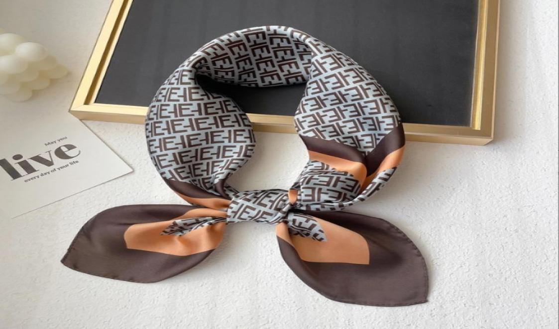 7070cm Designer Letters Floral Silk Scarf Headband for Women Fashion Long Handle Bag Scarves Paris Shoulder Tote Luggage Ribbon H1190993
7070cm Designer Letters Floral Silk Scarf Headband for Women Fashion Long Handle Bag Scarves Paris Shoulder Tote Luggage Ribbon H1190993