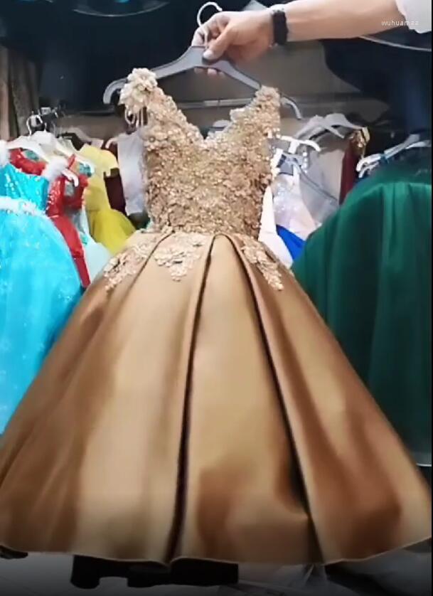 Girl Dresses Gold Satin Flower Dress Ball Gown V Neck Junior Bridesmaid Baby First Communion
Girl Dresses Gold Satin Flower Dress Ball Gown V Neck Junior Bridesmaid Baby First Communion