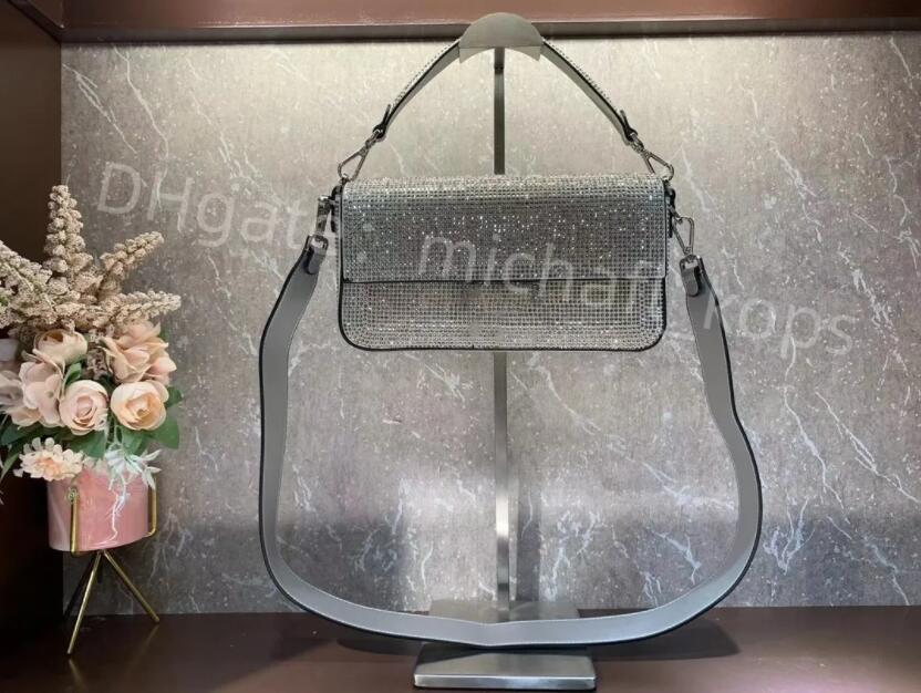 7A Women Bag Baguette official original handbag diamond-encrusted single shoulder bag cowhide clamshell opening fashion cross body luxury brand, Gold
7A Women Bag Baguette official original handbag diamond-encrusted single shoulder bag cowhide clamshell opening fashion cross body luxury brand, Gold