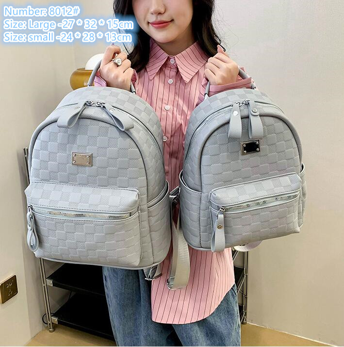 Factory wholesale ladies shoulder bag 2 sizes simple and multifunctional wear-resistant solid color leather leisure backpack street fashion embossed handbag, Grey-small-8012#
Factory wholesale ladies shoulder bag 2 sizes simple and multifunctional wear-resistant solid color leather leisure backpack street fashion embossed handbag, Grey-small-8012#