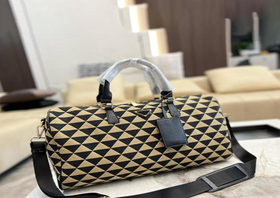 Man Women 45cm Embroidered Travel Bag Black Beige Fabric Duffel Bags Leather Handles Luggage Designers Tote with Shoulder Strap4762023, Sky blue
Man Women 45cm Embroidered Travel Bag Black Beige Fabric Duffel Bags Leather Handles Luggage Designers Tote with Shoulder Strap4762023, Sky blue