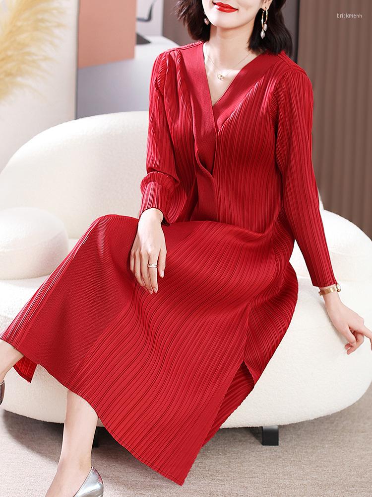 Casual Dresses High-end Pleated Temperament V-neck Dress 2023 Spring Fashion Mother Slim Women's, Black
Casual Dresses High-end Pleated Temperament V-neck Dress 2023 Spring Fashion Mother Slim Women's, Black