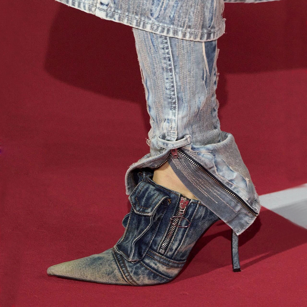 New Washed vintage denim slippers side Zip-Pocket slides Mule sandals heels slip on stiletto Pointed toe shoes women's luxury designer 9cm evening shoe, As shown in the figure 1#
New Washed vintage denim slippers side Zip-Pocket slides Mule sandals heels slip on stiletto Pointed toe shoes women's luxury designer 9cm evening shoe, As shown in the figure 1#