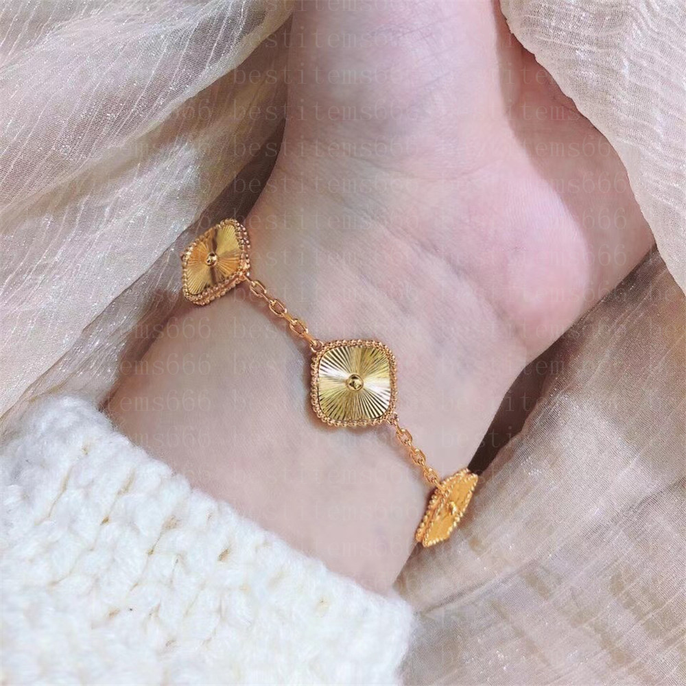 Fashion Classic 4/Four Leaf Clover Charm Bracelets Bangle Chain 18K Gold Agate Shell Mother-of-Pearl For Women&Girl Wedding Mother' Day Jewelry Women A01
Fashion Classic 4/Four Leaf Clover Charm Bracelets Bangle Chain 18K Gold Agate Shell Mother-of-Pearl For Women&Girl Wedding Mother' Day Jewelry Women A01