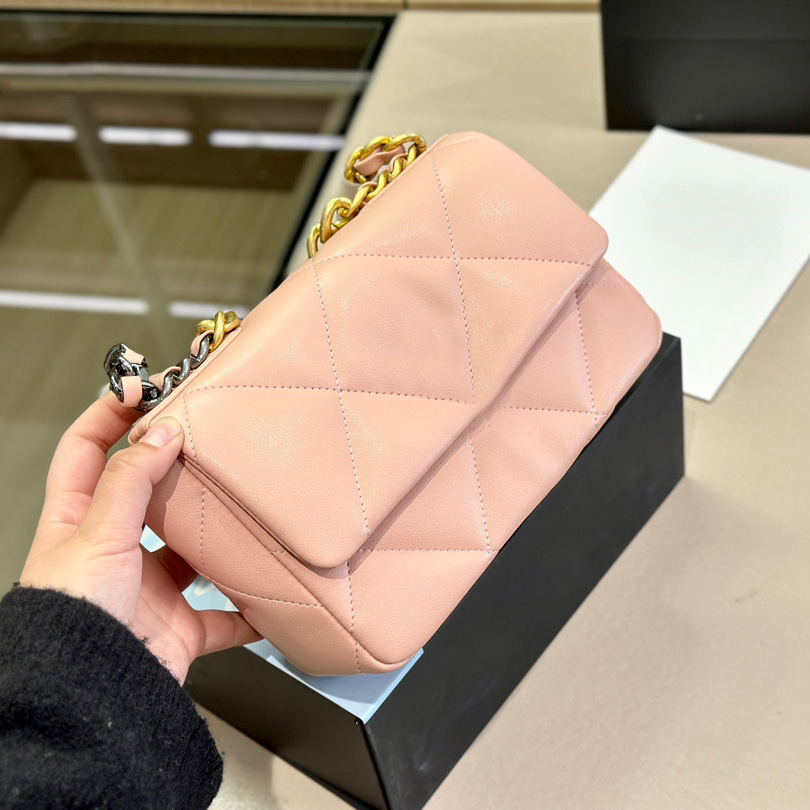 Womens Lady Lambskin Top Real Leather Quilted Flap Tote Bags Classical Fashion Luxury Designer Mini Purse GHW Crossbody Shoulder Vanity Handbags 20x14CM, Box
Womens Lady Lambskin Top Real Leather Quilted Flap Tote Bags Classical Fashion Luxury Designer Mini Purse GHW Crossbody Shoulder Vanity Handbags 20x14CM, Box