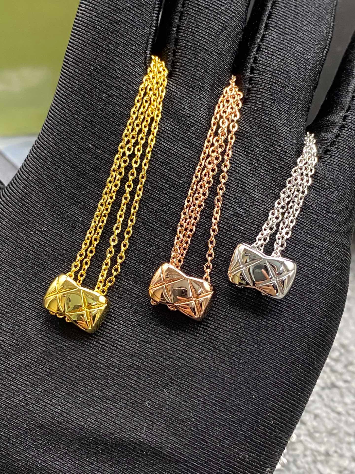 Designer women's necklace Diamond shape High quality pendant lucky girl Classic lattice choker Steel jewelry Best gift
Designer women's necklace Diamond shape High quality pendant lucky girl Classic lattice choker Steel jewelry Best gift