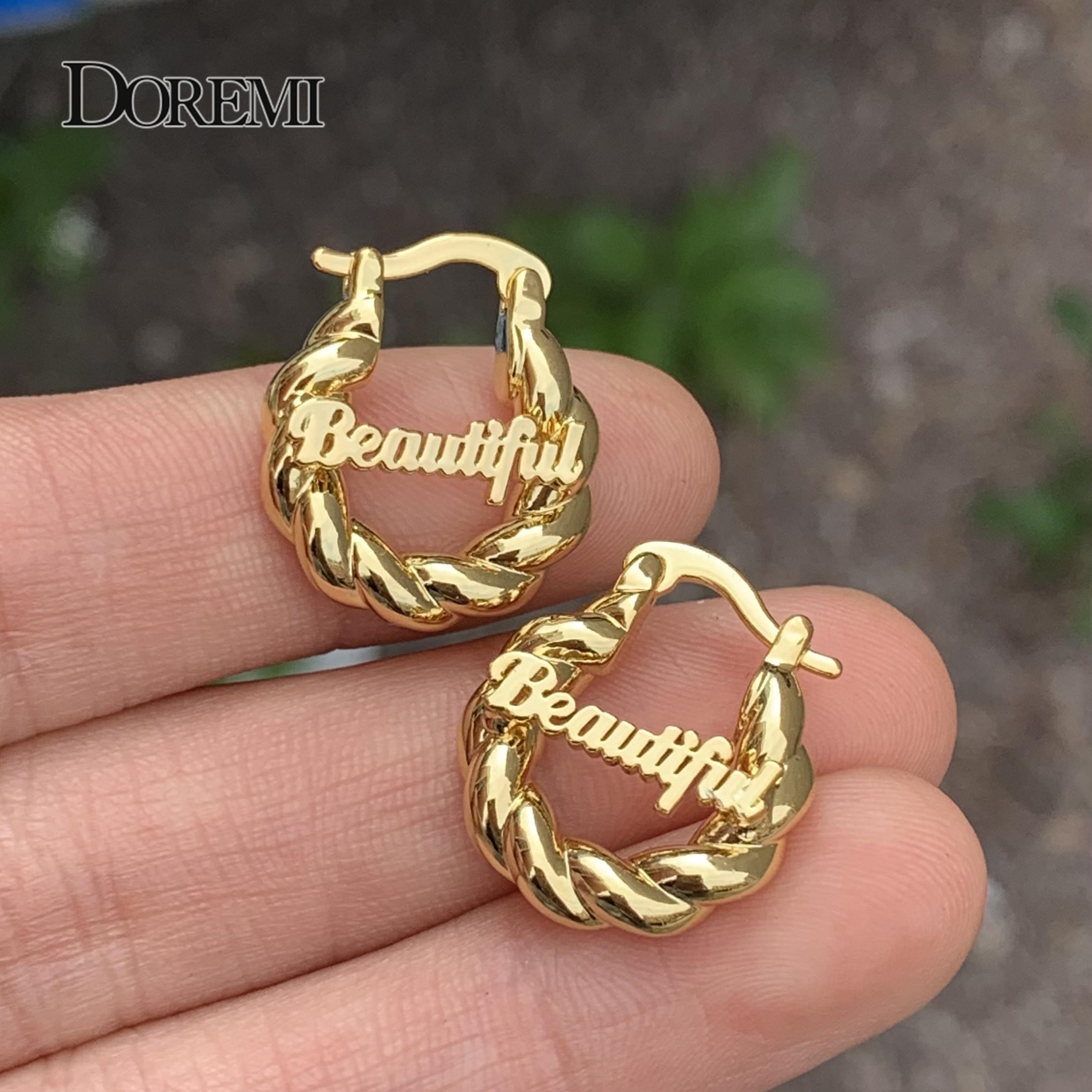 Charm Doremi Mini 18mm Small Custom Name Earrings Twist Personalized Letter Hoops for Kids Women Earrings for Child Girl Antiallergy 
Charm Doremi Mini 18mm Small Custom Name Earrings Twist Personalized Letter Hoops for Kids Women Earrings for Child Girl Antiallergy