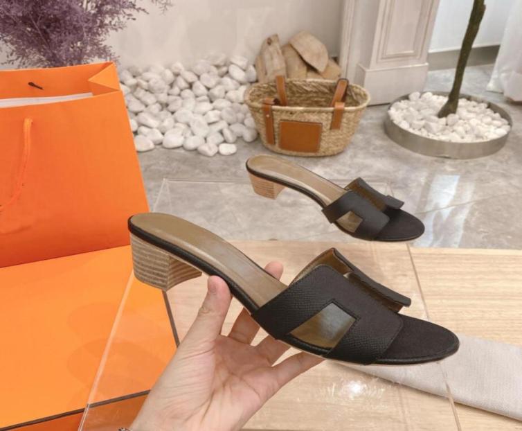 Luxury Designer Women Slippers Lady Sandals Summer Beach Leather Slides Outdoor Shoes Calfskin Essential Classic Big Head el Ba9981426, Gold
Luxury Designer Women Slippers Lady Sandals Summer Beach Leather Slides Outdoor Shoes Calfskin Essential Classic Big Head el Ba9981426, Gold