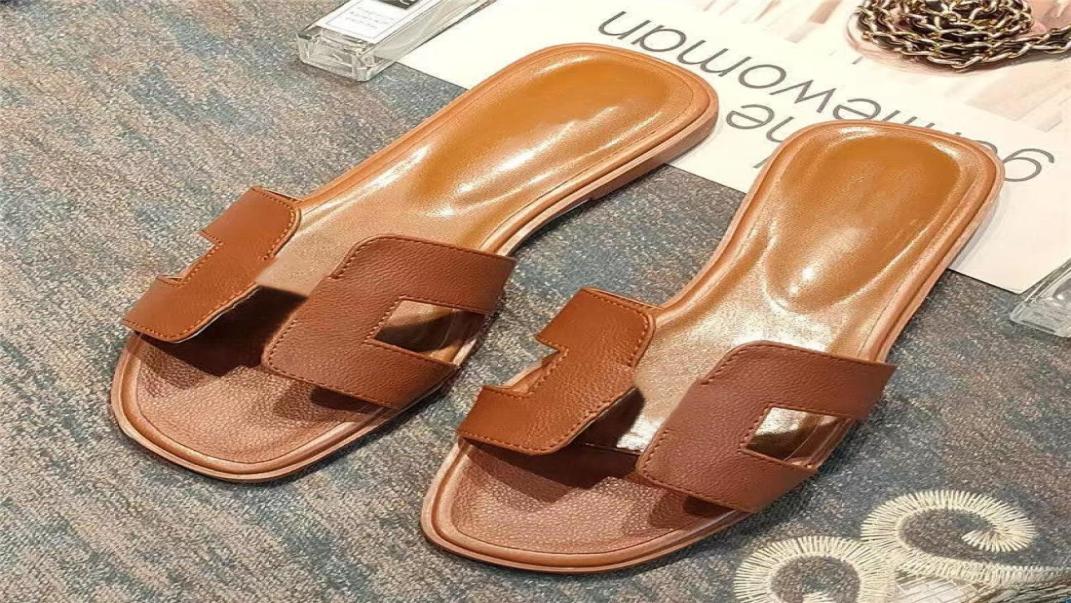 Luxury brands Beach slipper Classic Flat heel Summer Designer Fashion flops leather lady Slides women shoes el Bath Ladies sexy3116626, Clear
Luxury brands Beach slipper Classic Flat heel Summer Designer Fashion flops leather lady Slides women shoes el Bath Ladies sexy3116626, Clear