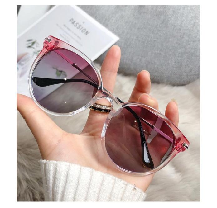 Womens fashion sunglasses round model designer lenses sun glasses whole original leather case cloth box accessories9610406
Womens fashion sunglasses round model designer lenses sun glasses whole original leather case cloth box accessories9610406