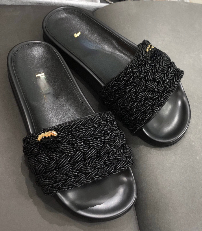 High Version Small Fragrance Pearl Slippers Female 2023 Summer New Flat Outside Wear All-match Beaded Tide, Black
High Version Small Fragrance Pearl Slippers Female 2023 Summer New Flat Outside Wear All-match Beaded Tide, Black