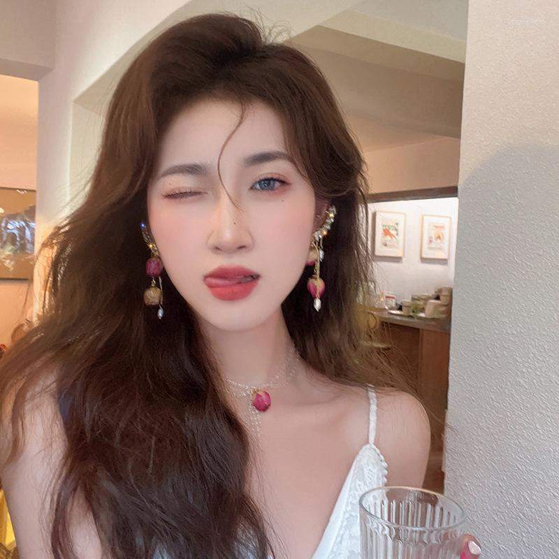 Dangle Earrings Rose Bud Temperament Crystal Tassel Immortal Flower Street Shooting Party Eye-catching For Women.
Dangle Earrings Rose Bud Temperament Crystal Tassel Immortal Flower Street Shooting Party Eye-catching For Women.