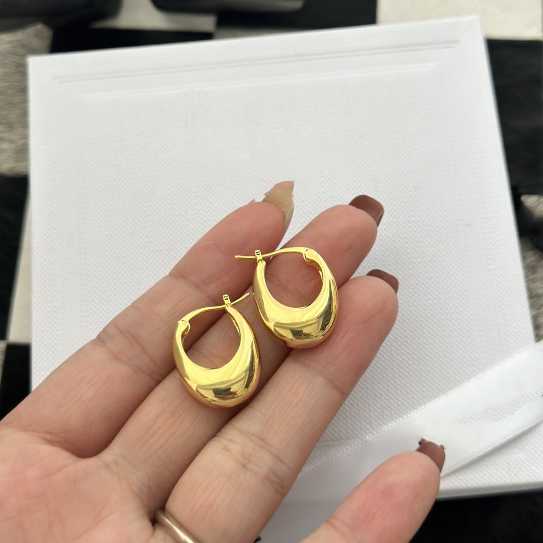 Simple Stud earrings designer fashion Celinity baroque earrings for woman love silver gold geometric stud snowman luxury jewelry hoop women studs designers AC1c
Simple Stud earrings designer fashion Celinity baroque earrings for woman love silver gold geometric stud snowman luxury jewelry hoop women studs designers AC1c