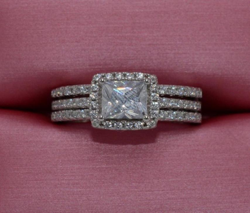 Choucong New Arrival Couple Rings Luxury Jewelry 925 Sterling Silver Princess Cut 5A Cubic Zirconbia CZ Diamond Wedding Bridal Rin8736388
Choucong New Arrival Couple Rings Luxury Jewelry 925 Sterling Silver Princess Cut 5A Cubic Zirconbia CZ Diamond Wedding Bridal Rin8736388