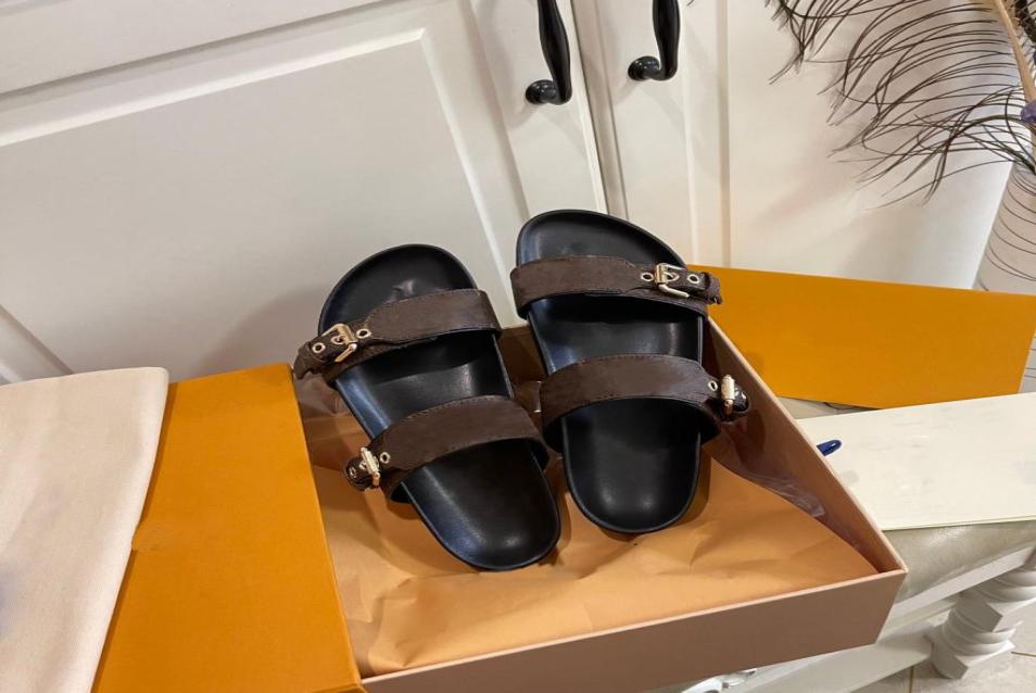 High Quality Sandals Summer Flats Slippers Sexy Real Leather Slides Platform Slipper Fashion Beach Shoes Letter Anatomic Sandal8631165, Black
High Quality Sandals Summer Flats Slippers Sexy Real Leather Slides Platform Slipper Fashion Beach Shoes Letter Anatomic Sandal8631165, Black