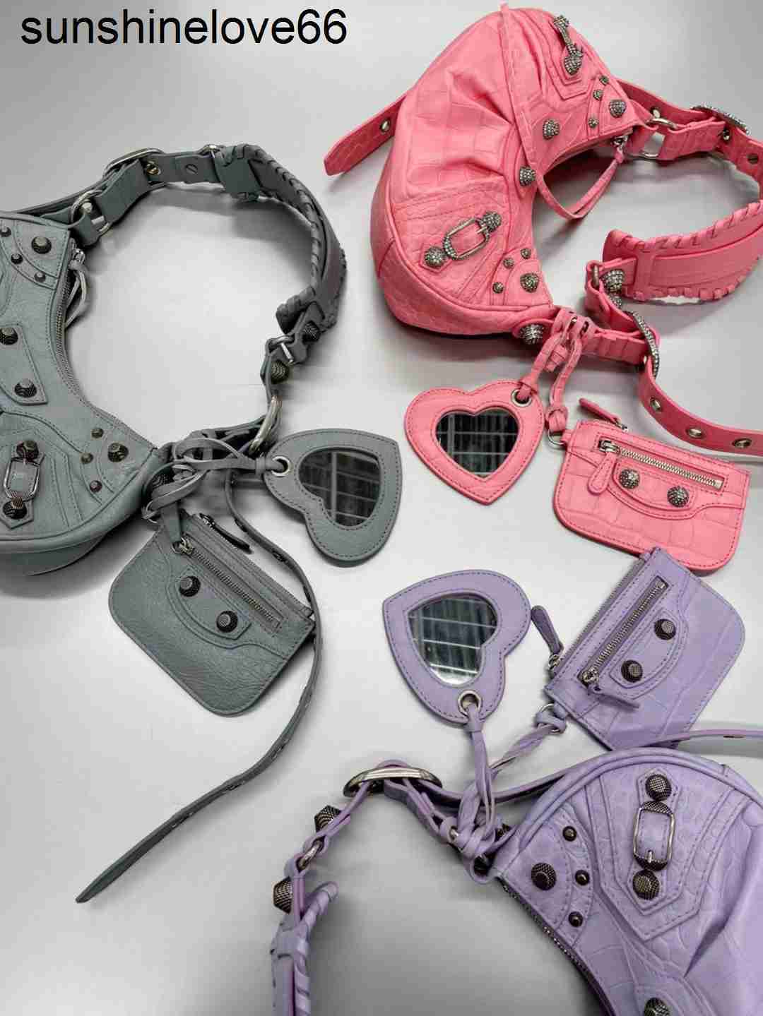 Designer motorcycle half moon tote women's bag Luxury with mirror coin purse Crocodile embossed handbags Vintage LE CAGOLE crossbody handbag clutch shoulder bags, Pink
Designer motorcycle half moon tote women's bag Luxury with mirror coin purse Crocodile embossed handbags Vintage LE CAGOLE crossbody handbag clutch shoulder bags, Pink