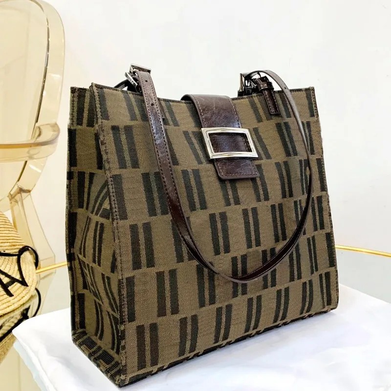Large Capacity Package Shopping Bag Tote Bags Fashion High Quality Canvas Letter Patchwork Color Interior Zipper Lady Bag Free Shipping, Brown
Large Capacity Package Shopping Bag Tote Bags Fashion High Quality Canvas Letter Patchwork Color Interior Zipper Lady Bag Free Shipping, Brown