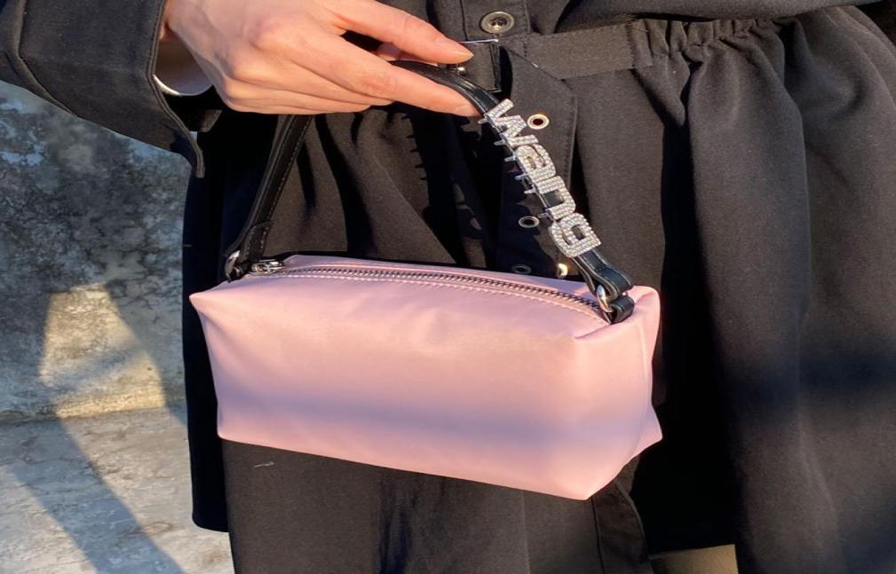 Evening Bags Imitation Silk Rhinestone Wang one Shoulder Bag Fashion Diamond Women Bags Designer Luxury Purse and Handbag1937020
Evening Bags Imitation Silk Rhinestone Wang one Shoulder Bag Fashion Diamond Women Bags Designer Luxury Purse and Handbag1937020