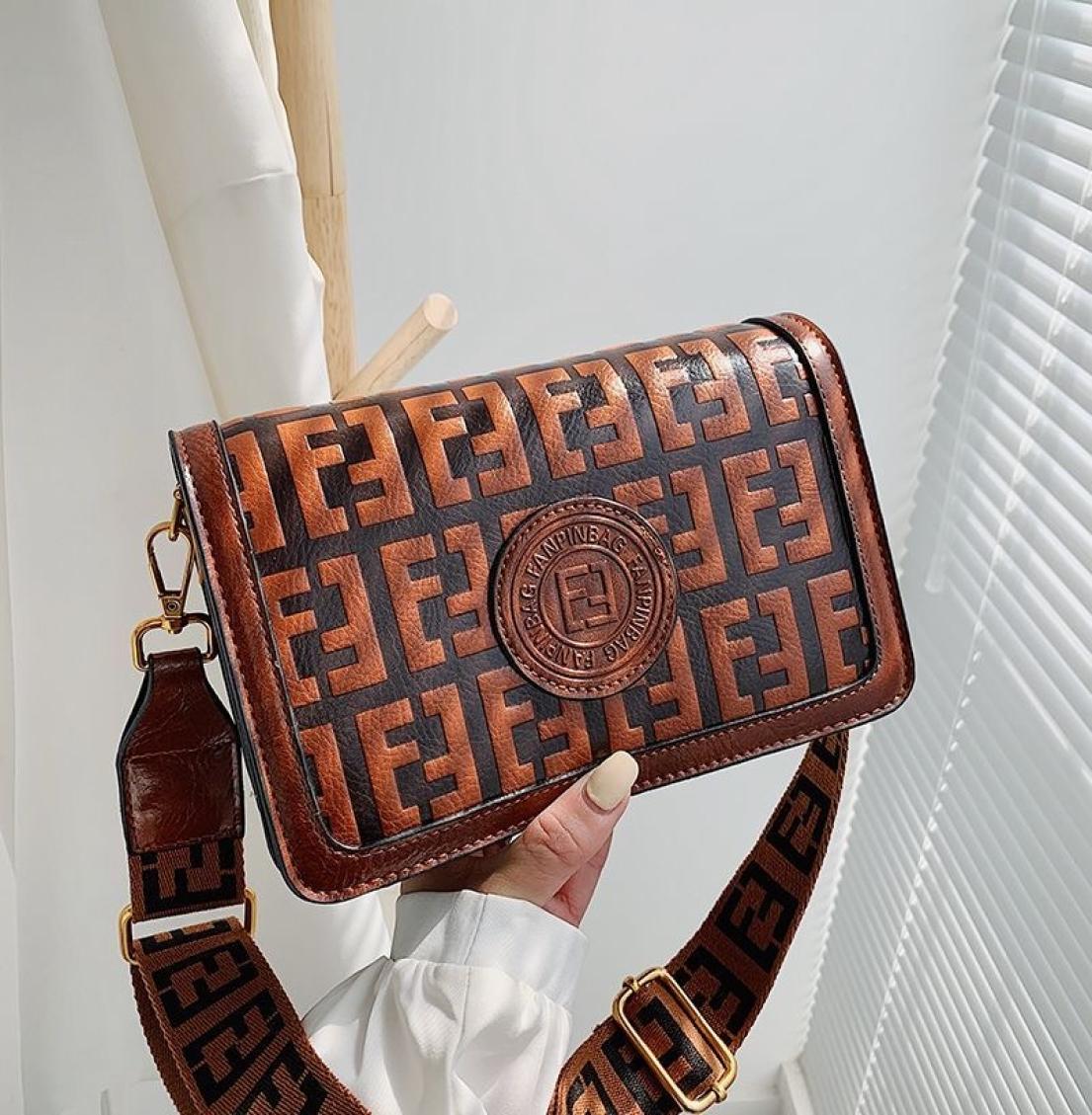 Top Handle quality Evening Bags Fashion Conch Straw Shoulder Crossbody For Women Brand Wicker Woven Bag fendyities Designer Rattan4580934, Sky blue
Top Handle quality Evening Bags Fashion Conch Straw Shoulder Crossbody For Women Brand Wicker Woven Bag fendyities Designer Rattan4580934, Sky blue