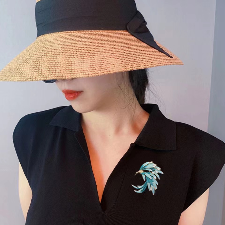 Chinese style brooch retro enamel gradient micro diamond phoenix tail pin buckle elegant large collar suit accessories for men and women
Chinese style brooch retro enamel gradient micro diamond phoenix tail pin buckle elegant large collar suit accessories for men and women