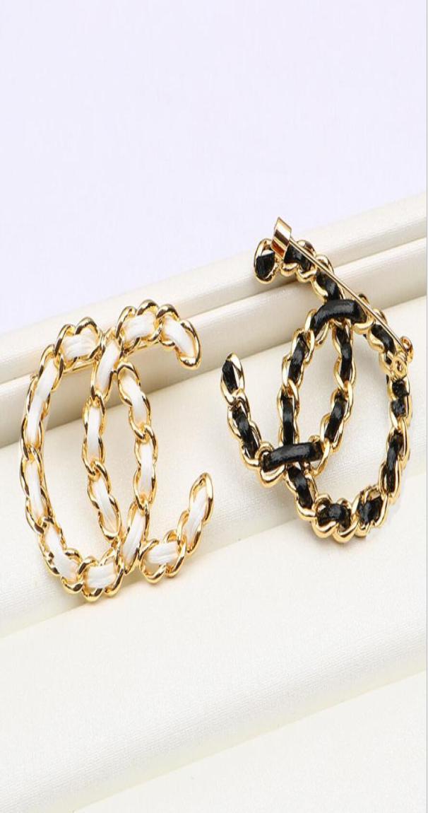 Luxury Brand Designer Double Letter Pins Brooches Women Gold Silver handmade Leather Metal Brooch Suit Pin Classic Wedding Party J3058455
Luxury Brand Designer Double Letter Pins Brooches Women Gold Silver handmade Leather Metal Brooch Suit Pin Classic Wedding Party J3058455