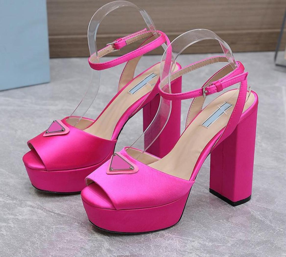 Platform heel Sandals Luxury Designer Satin Triangular buckle decoration chunky heels cool shoes Top quality Front Rear Strap 13cm8075999, Yellow
Platform heel Sandals Luxury Designer Satin Triangular buckle decoration chunky heels cool shoes Top quality Front Rear Strap 13cm8075999, Yellow