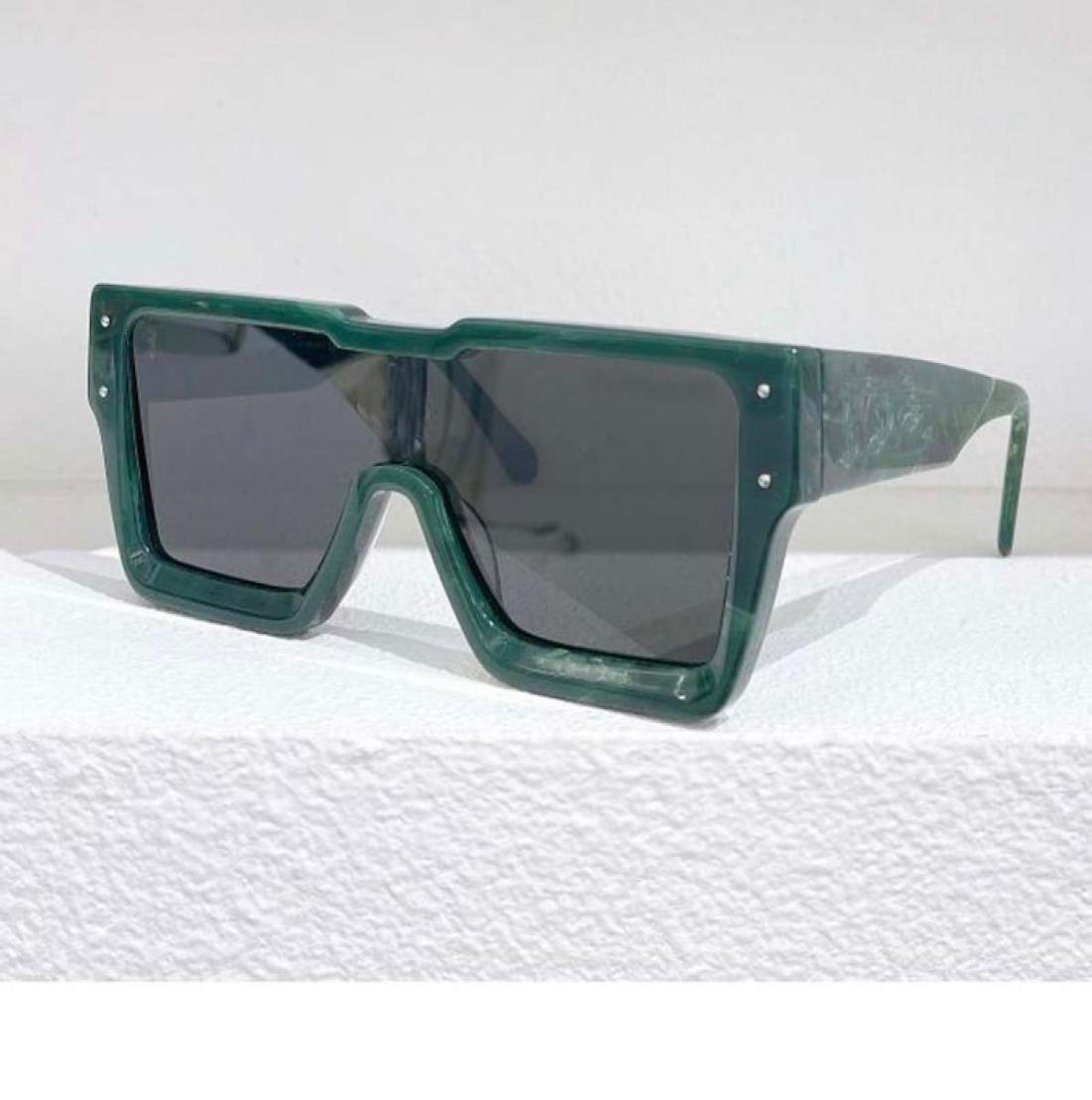 Fashionable Cyclone Sunglasses mens square contour frame deep bevel gradient lens Monogram flower nose frame clear glasses with bo4878820
Fashionable Cyclone Sunglasses mens square contour frame deep bevel gradient lens Monogram flower nose frame clear glasses with bo4878820