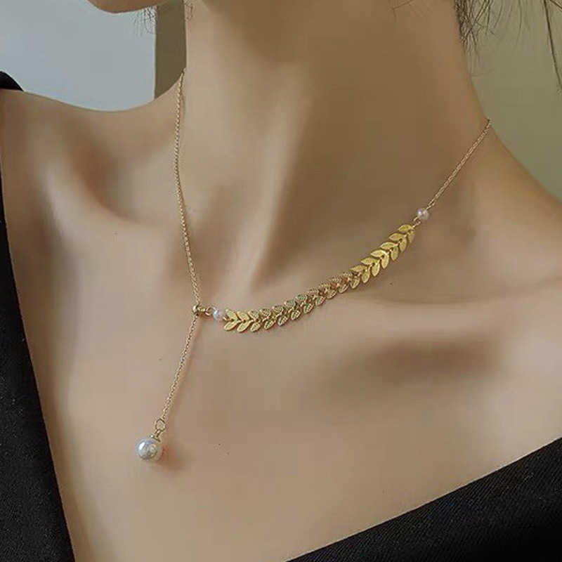 Pendant Necklaces 2022 New Simple Adjustable Yshaped Wheat Ear Pearl Necklace Women's Long Style Personality Fashion Collarbone Chain Necklace AA230526
Pendant Necklaces 2022 New Simple Adjustable Yshaped Wheat Ear Pearl Necklace Women's Long Style Personality Fashion Collarbone Chain Necklace AA230526