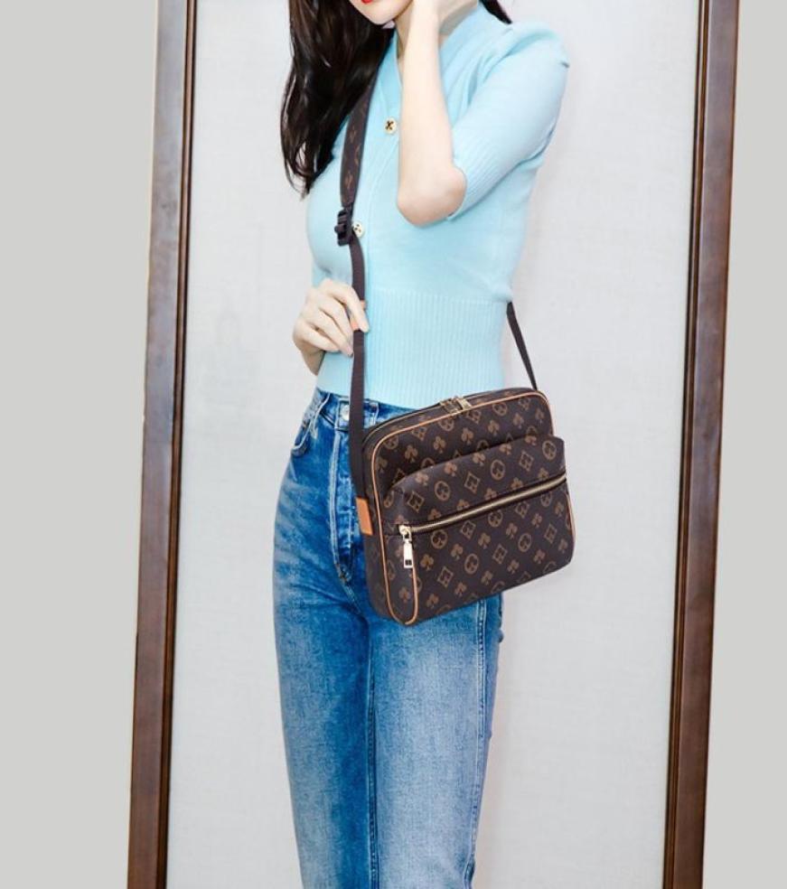 Designers Mens Crossbody Bags Luxury Men Briefcases Brand Nylon Messenger Envelope Bag Fashion Purses Single Shoulder school with 4445693, Beige
Designers Mens Crossbody Bags Luxury Men Briefcases Brand Nylon Messenger Envelope Bag Fashion Purses Single Shoulder school with 4445693, Beige