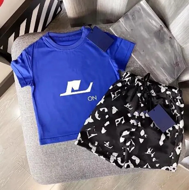 Tracksuit TRAPSTAR Kids designer clothes Sets Baby Printed t shirts Multicolors Warm Two Pieces set shorts Coat Pants Clothing dhgate, #6
Tracksuit TRAPSTAR Kids designer clothes Sets Baby Printed t shirts Multicolors Warm Two Pieces set shorts Coat Pants Clothing dhgate, #6