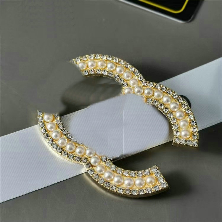 Luxury Designer Brooch Jewelry Classic Pin For Suit Dress Brand Letter Jewellry Gold Broochs Pins Clothes Party Wedding Gift Accessories
Luxury Designer Brooch Jewelry Classic Pin For Suit Dress Brand Letter Jewellry Gold Broochs Pins Clothes Party Wedding Gift Accessories
