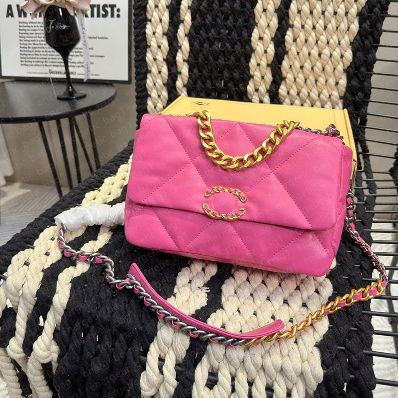 Crossbody Bags Top Quality Channel Bags Soft Leather Fashion Messenger Bag Women Classic Chain Bags Flap Bags Ladies Designer Bag Handbag High Quality Tote Bags 20CM
Crossbody Bags Top Quality Channel Bags Soft Leather Fashion Messenger Bag Women Classic Chain Bags Flap Bags Ladies Designer Bag Handbag High Quality Tote Bags 20CM