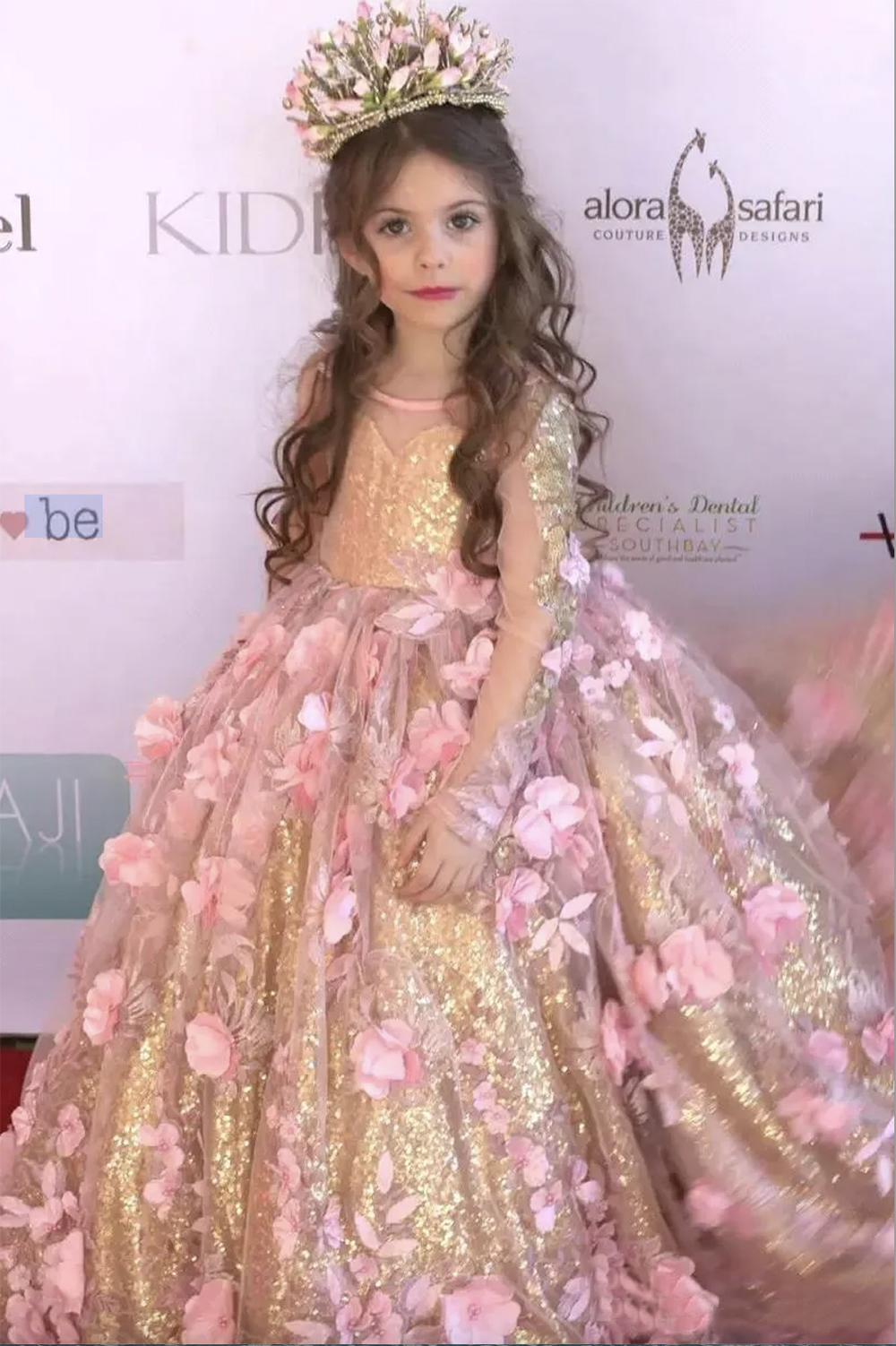 2024 Luxury Sparkly Ball Gown Flower Girl Dress Shinny Hand Made Flowers Princess Girl Pageant Dresses Girl Birtday Pageant Gown