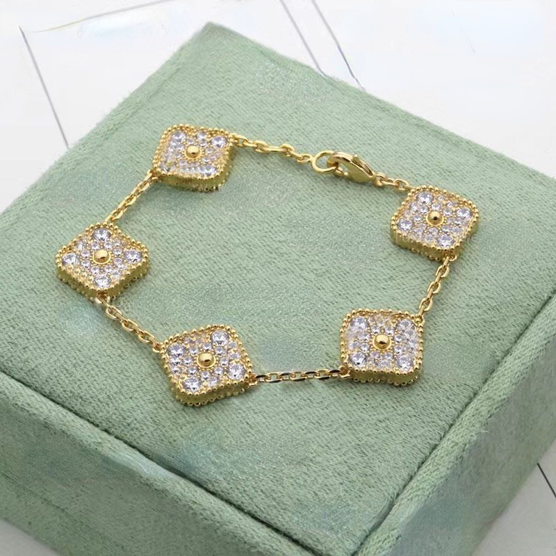 Classic Fashion Charm Bracelets 4Four Leaf Clover Designer Jewelry 18K Gold Bangle Bracelet for Women Men Necklaces Chain Elegant Jewelry
Classic Fashion Charm Bracelets 4Four Leaf Clover Designer Jewelry 18K Gold Bangle Bracelet for Women Men Necklaces Chain Elegant Jewelry