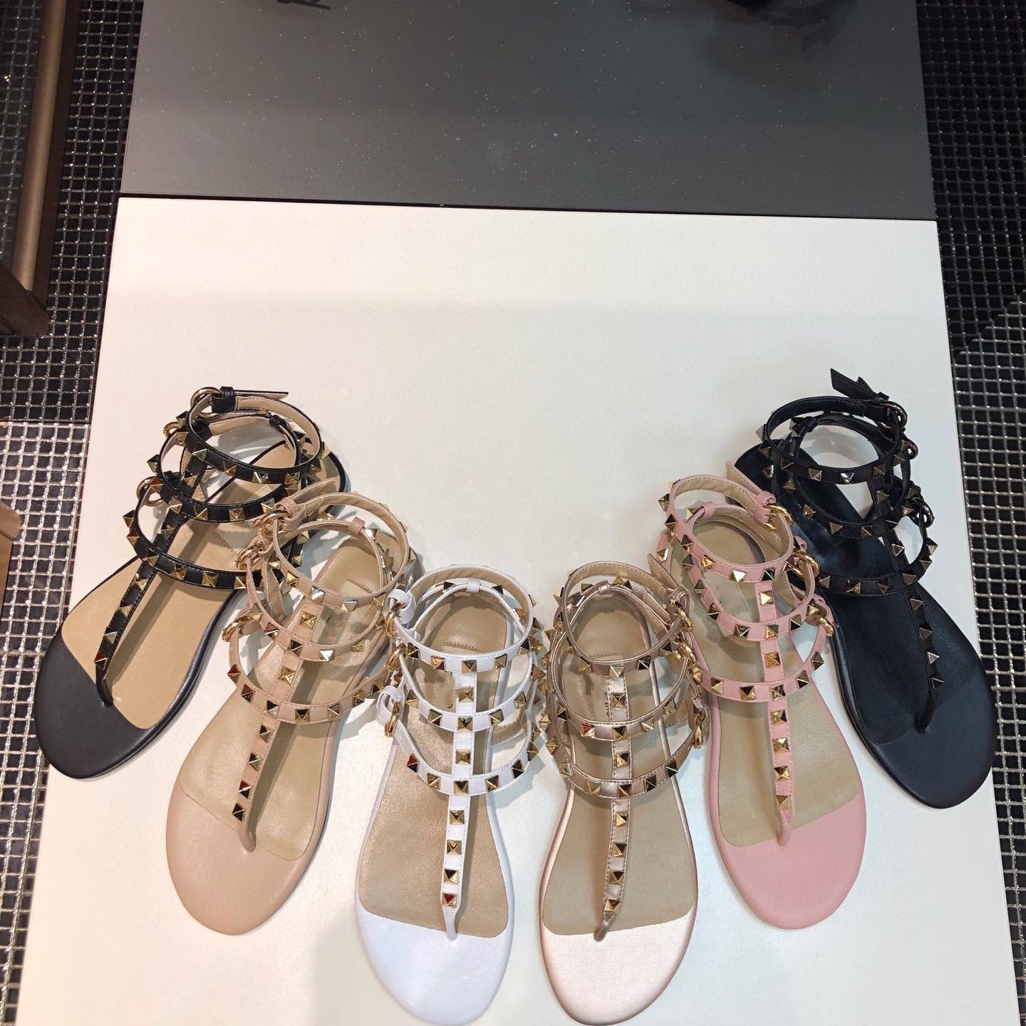 Women Sandals Rivets Flip Flops Flat Heels Summer Shoes Nude Black White Red Sexy Peep Toe Real Leather Luxury Brand Ladies Sandal V with Dust Bag 35-44, White matte
Women Sandals Rivets Flip Flops Flat Heels Summer Shoes Nude Black White Red Sexy Peep Toe Real Leather Luxury Brand Ladies Sandal V with Dust Bag 35-44, White matte