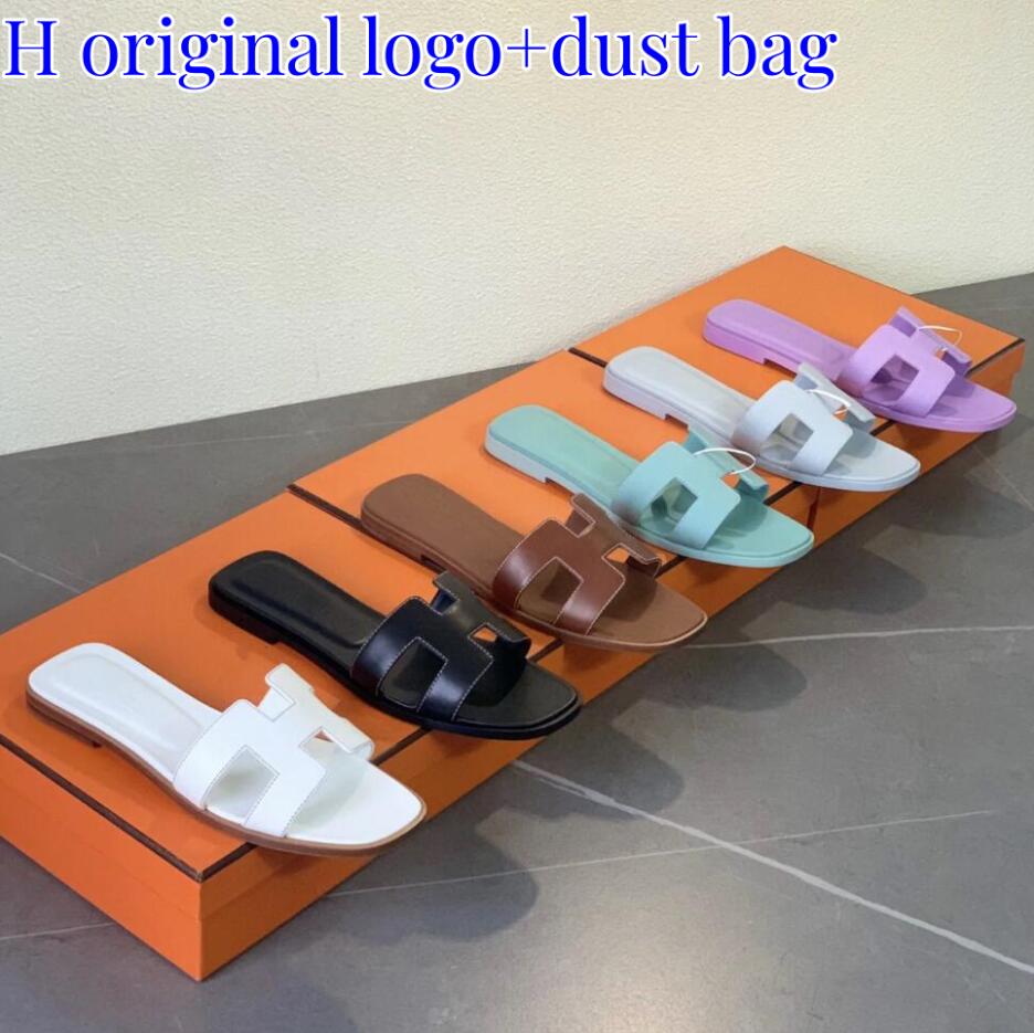 2023 Designer leather ladies sandals summer flat shoes fashion beach women slippers letter drag, Light gray
2023 Designer leather ladies sandals summer flat shoes fashion beach women slippers letter drag, Light gray