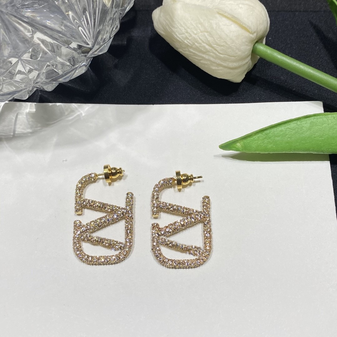 2023 New earrings designer for women stud luxury Valentinoies gold heart shape double V letter jewelry classic ah2f
2023 New earrings designer for women stud luxury Valentinoies gold heart shape double V letter jewelry classic ah2f