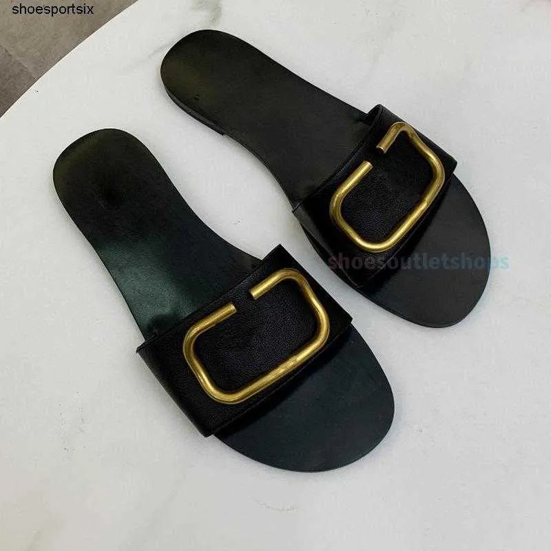 top quality Slippers Big V button slippers original open mold top-quality calfskin slipper Heel height 1cm transparency Size eur 35-41 ENb
top quality Slippers Big V button slippers original open mold top-quality calfskin slipper Heel height 1cm transparency Size eur 35-41 ENb