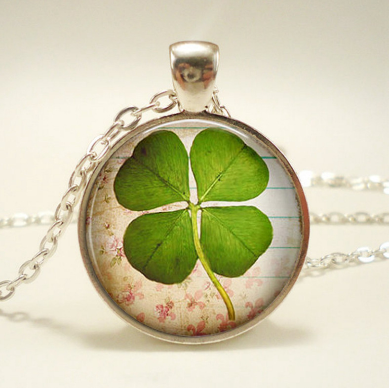 Classic Fashion Pendant Necklaces for women Elegant 4/Four Leaf Clover locket Necklace Highly Quality Choker chains Designer Jewelry 18K Plated
Classic Fashion Pendant Necklaces for women Elegant 4/Four Leaf Clover locket Necklace Highly Quality Choker chains Designer Jewelry 18K Plated