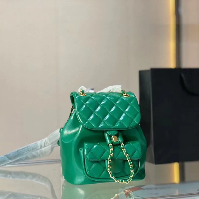 Woman Mini Style Drawstring Backpack Bags Sheepskin Vintage Duma Backpacks Bag Gold Hardware Chain Purse Handbag 18 * 22 Cm Outdoor Trend Women Classic Handbag, Red
Woman Mini Style Drawstring Backpack Bags Sheepskin Vintage Duma Backpacks Bag Gold Hardware Chain Purse Handbag 18 * 22 Cm Outdoor Trend Women Classic Handbag, Red