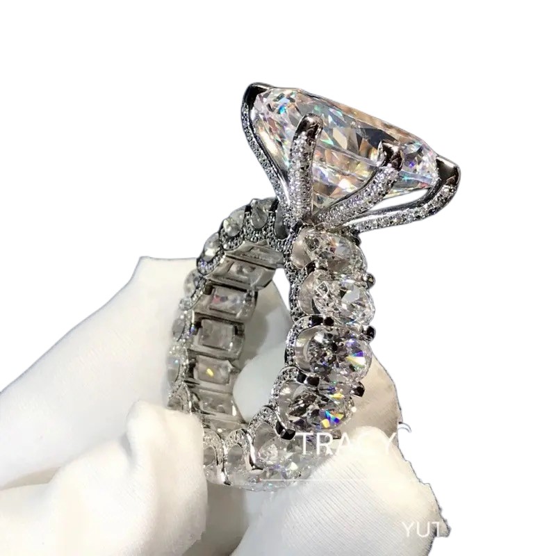 Stuning Wedding Rings Deluxe Jewelry 925 Sterling Silver Large Oval Cut White Topaz High Quality Gemstones Party Eternity Women Engagement Band Ring G