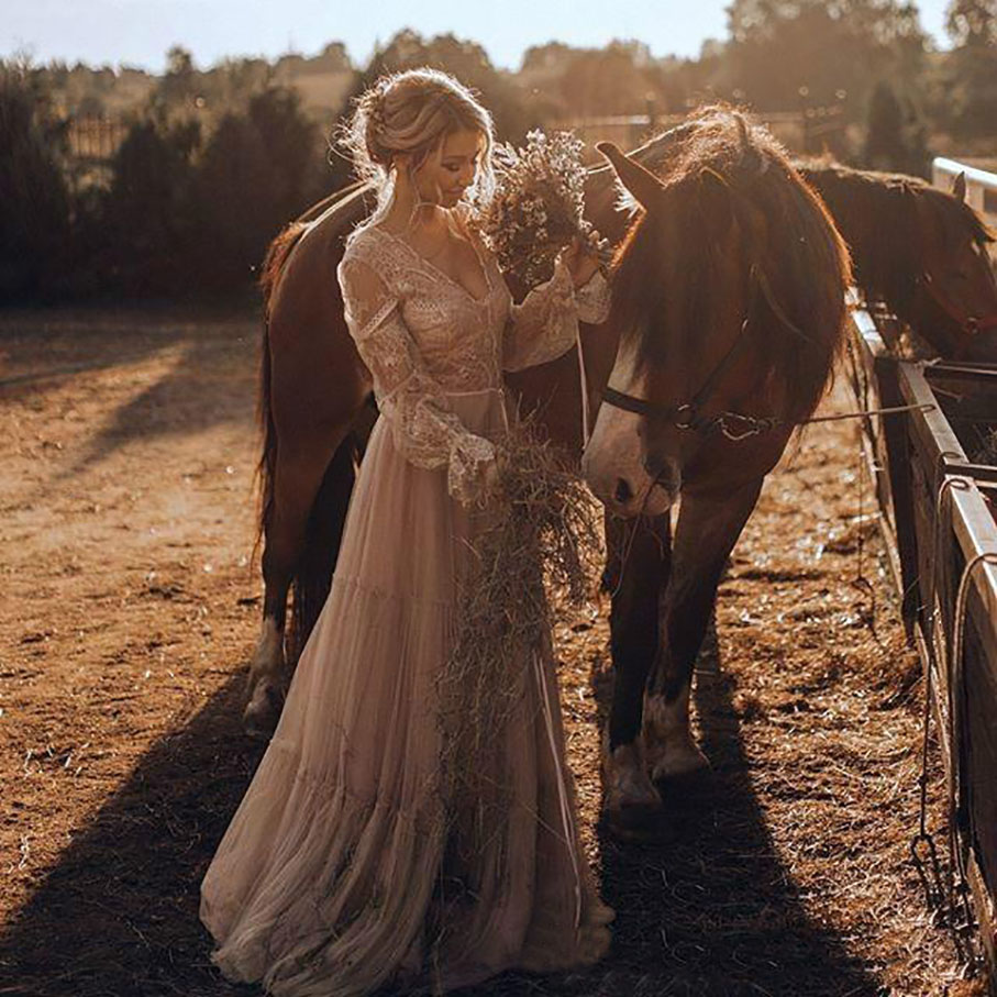 2023 Charming Lace Spring V-Neck Garden Wedding Dresses Boho Bohemian Long Sleeve Sheer Arabic Plus Size vestido de noiva Bridal Gown Ball Bride