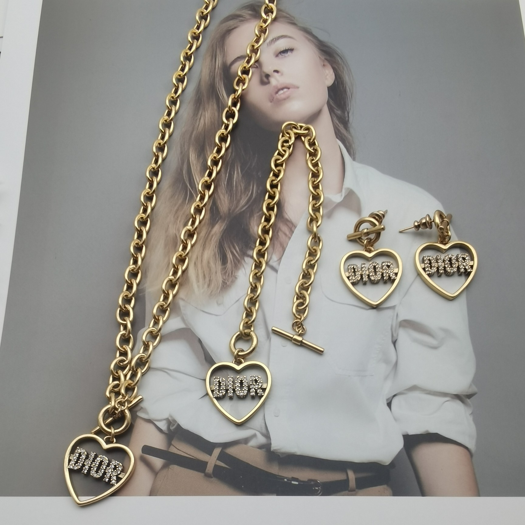 Dupe Di-or Vintage Love letter pendant stud earrings bracelet necklace with Diamond Letters Women's Fashion Jewelry Sets with Box
Dupe Di-or Vintage Love letter pendant stud earrings bracelet necklace with Diamond Letters Women's Fashion Jewelry Sets with Box