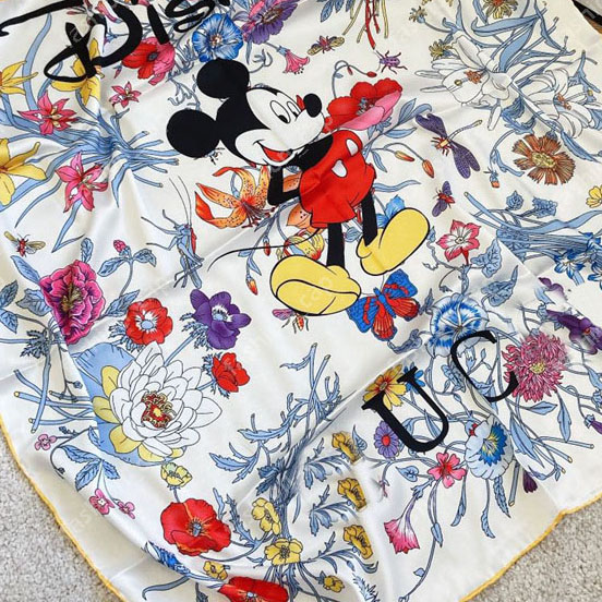 Womens Designer Silk Scarf Luxury Flower Letter Scarfs 90 By 90 Head Scarve Summer Lady Headscarf Party Gift
Womens Designer Silk Scarf Luxury Flower Letter Scarfs 90 By 90 Head Scarve Summer Lady Headscarf Party Gift